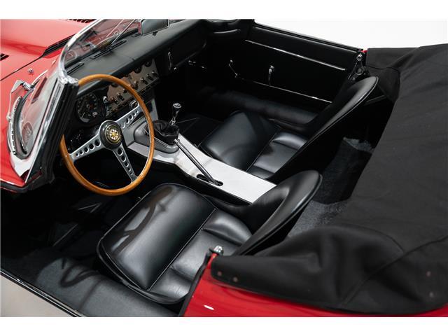 Jaguar-E-Type-1961-16