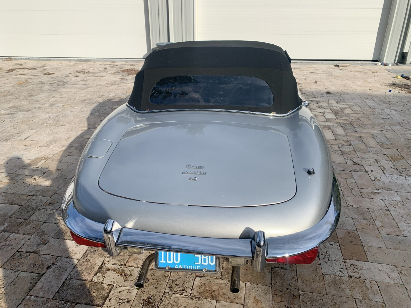 Jaguar-E-Type-1970-3