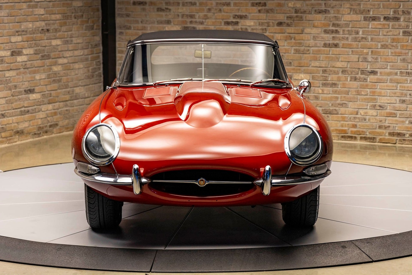 Jaguar-XKE-1966-5