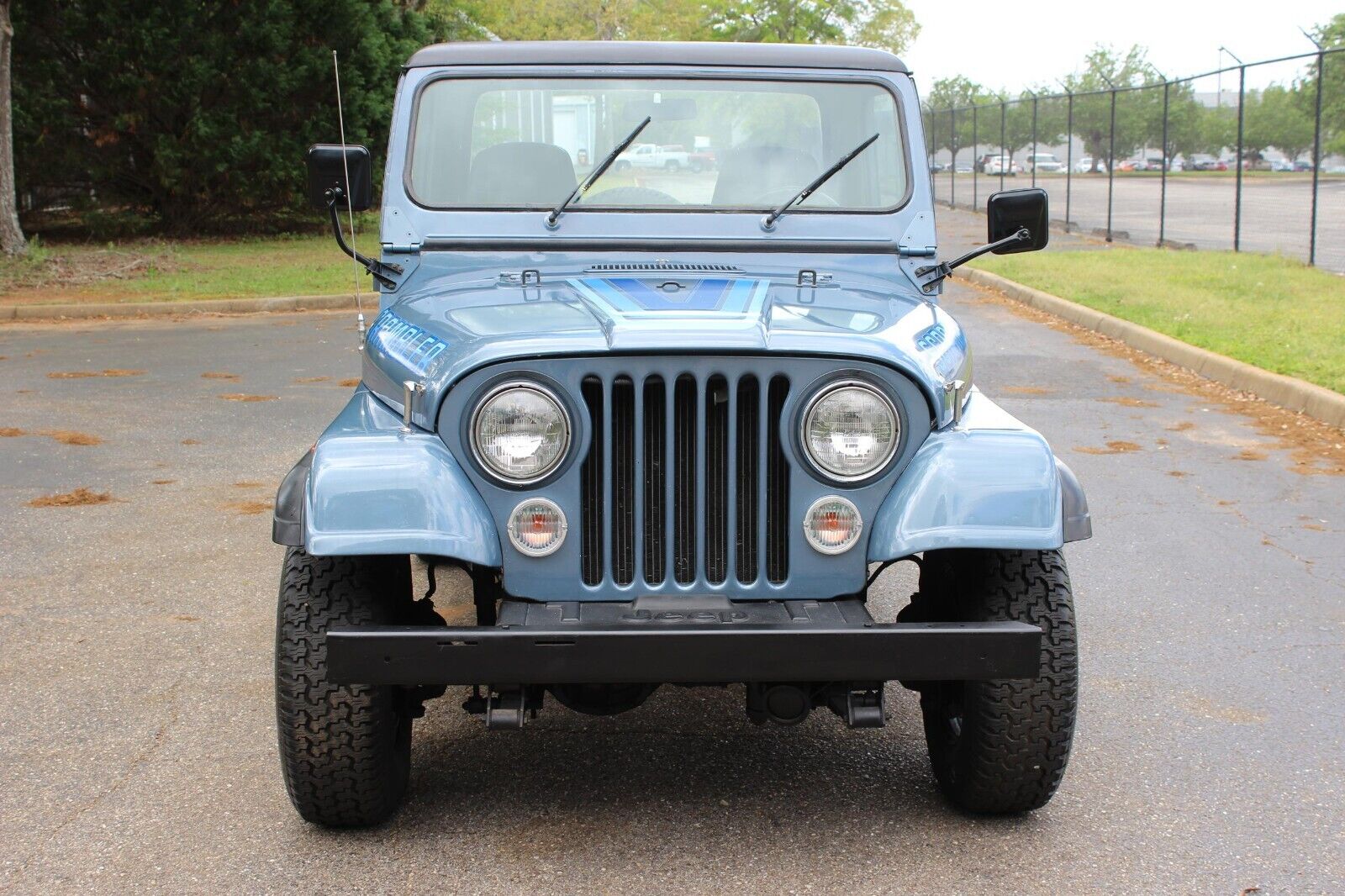 Jeep-CJ-1983-1