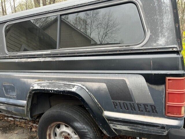 Jeep-Comanche-1990-10