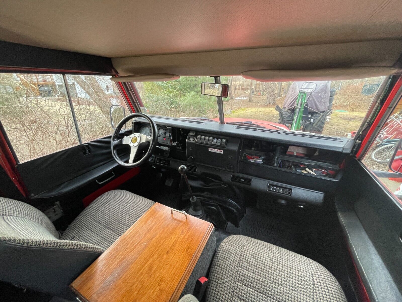 Land-Rover-Defender-1974-19