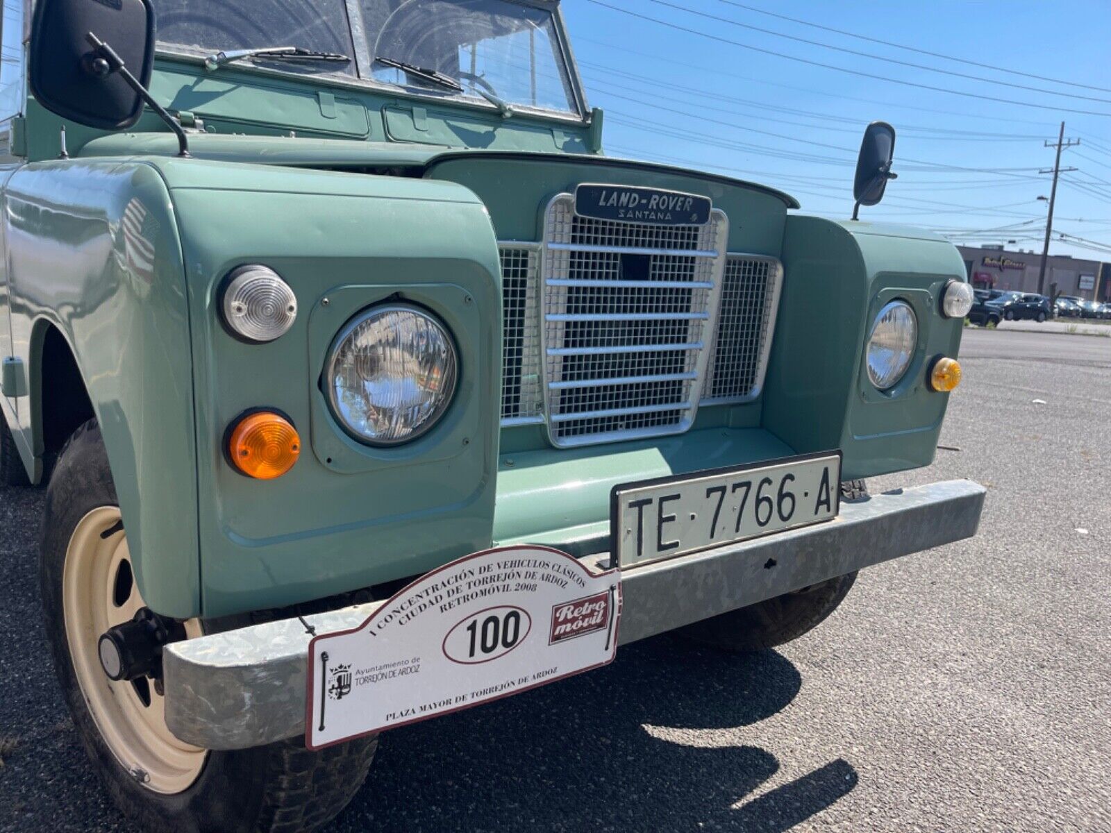 Land-Rover-Defender-1975-23