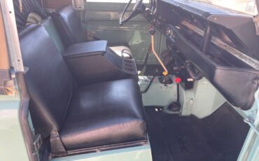 Land-Rover-Defender-1975-36