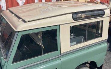 Land-Rover-Defender-1975-39