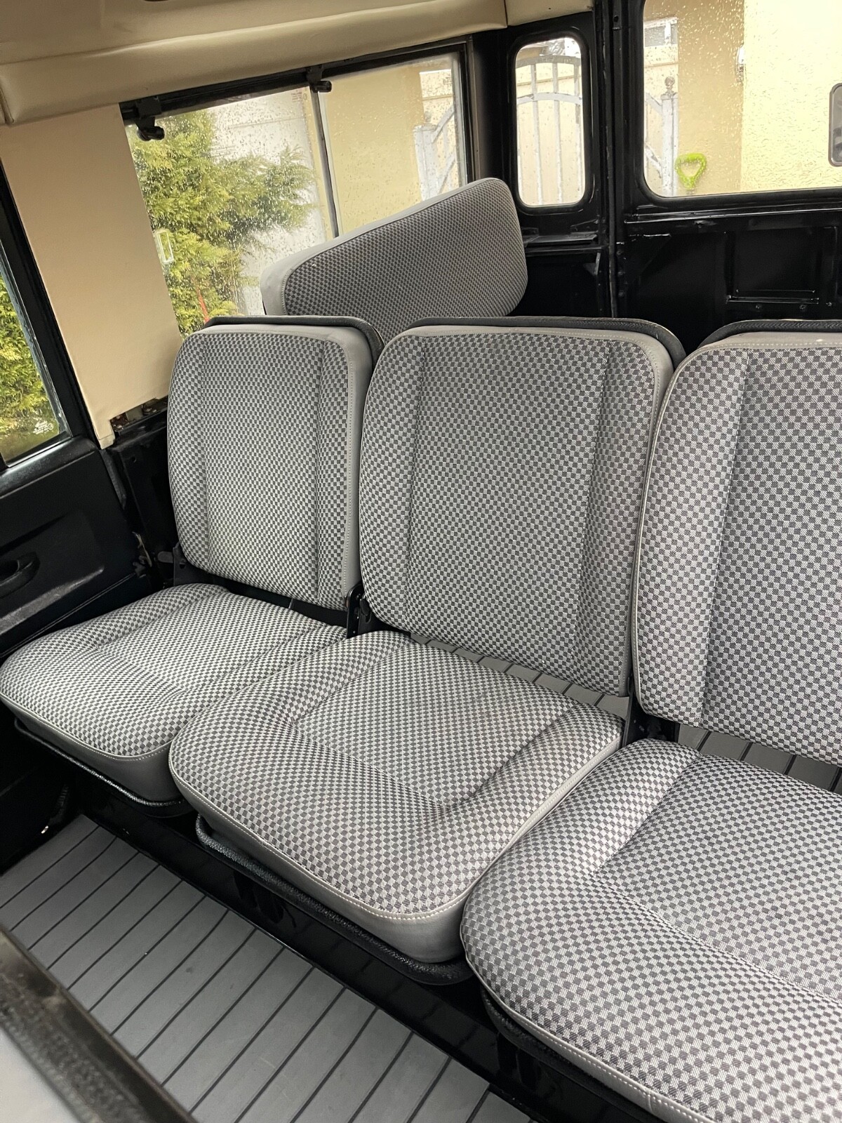Land-Rover-Defender-1990-18