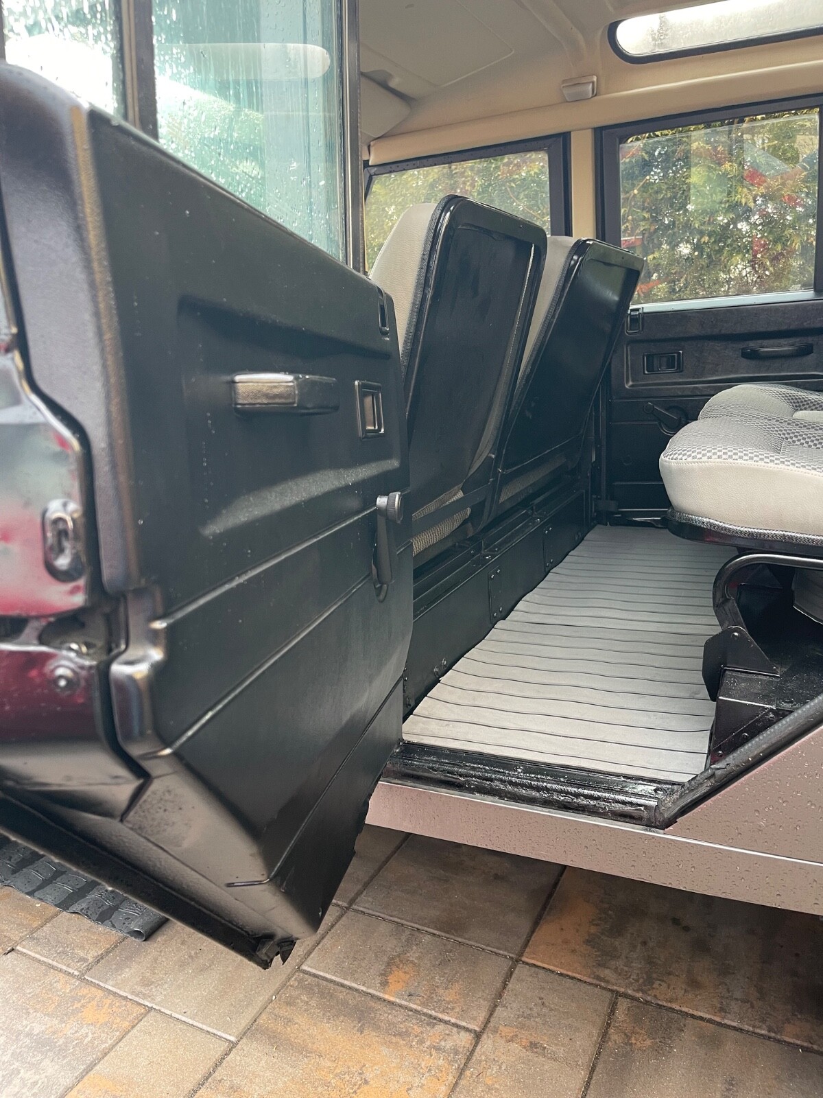 Land-Rover-Defender-1990-31