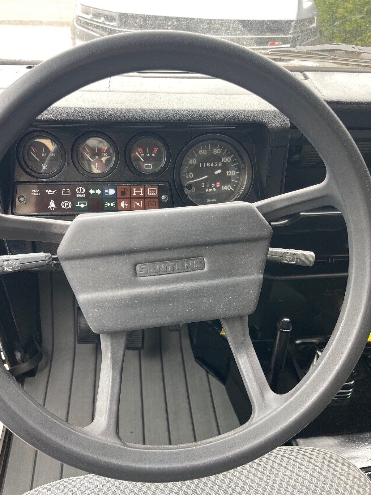 Land-Rover-Defender-1990-32