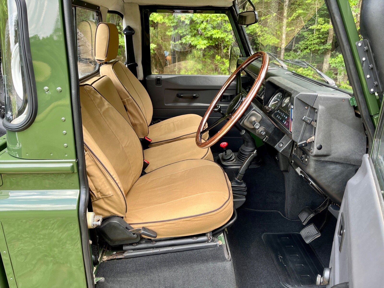 Land-Rover-Defender-1994-23