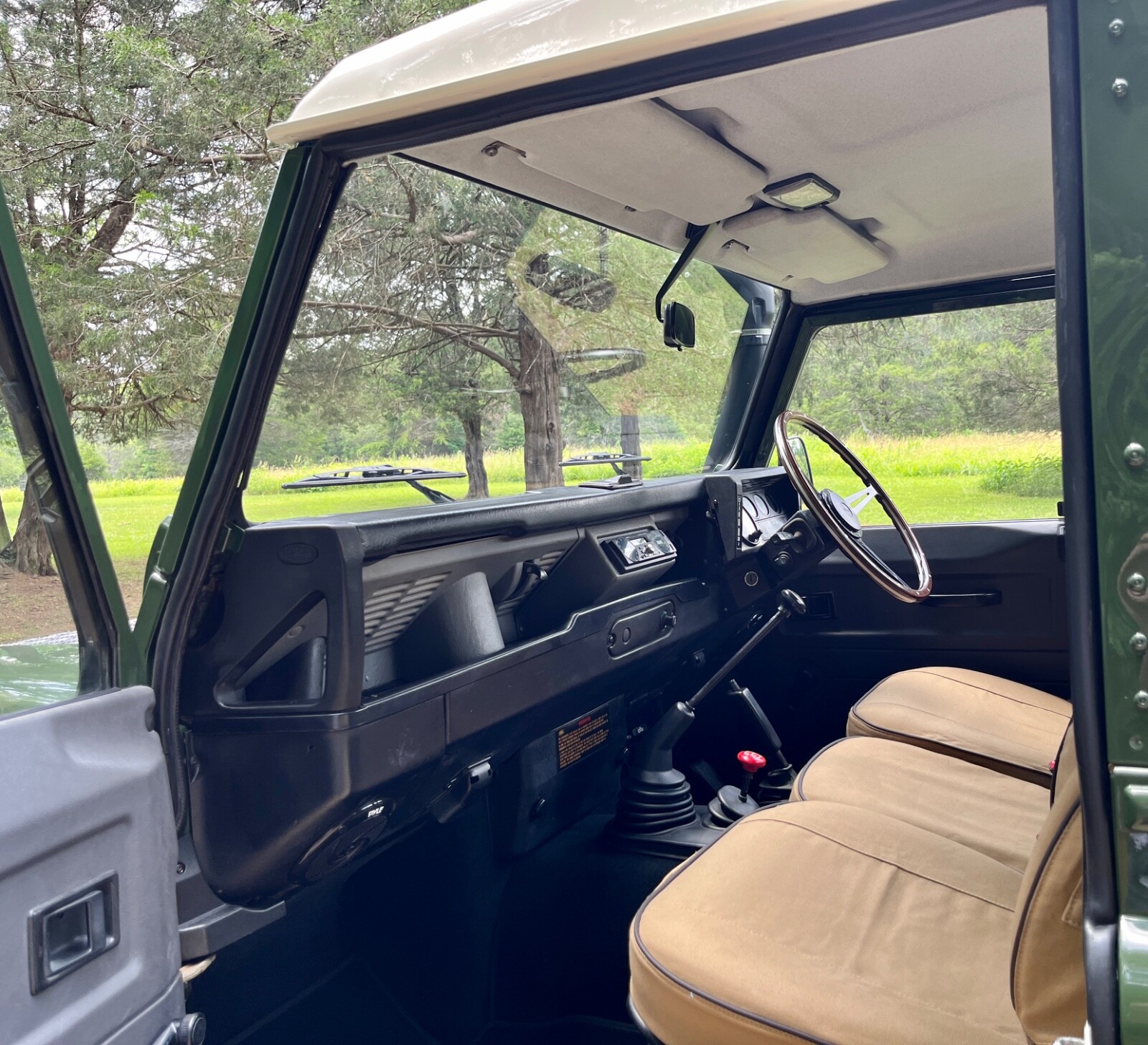 Land-Rover-Defender-1994-27