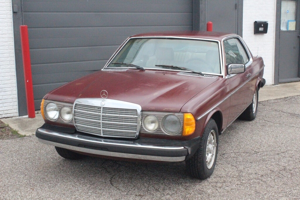 Mercedes-Benz-300-Series-1980