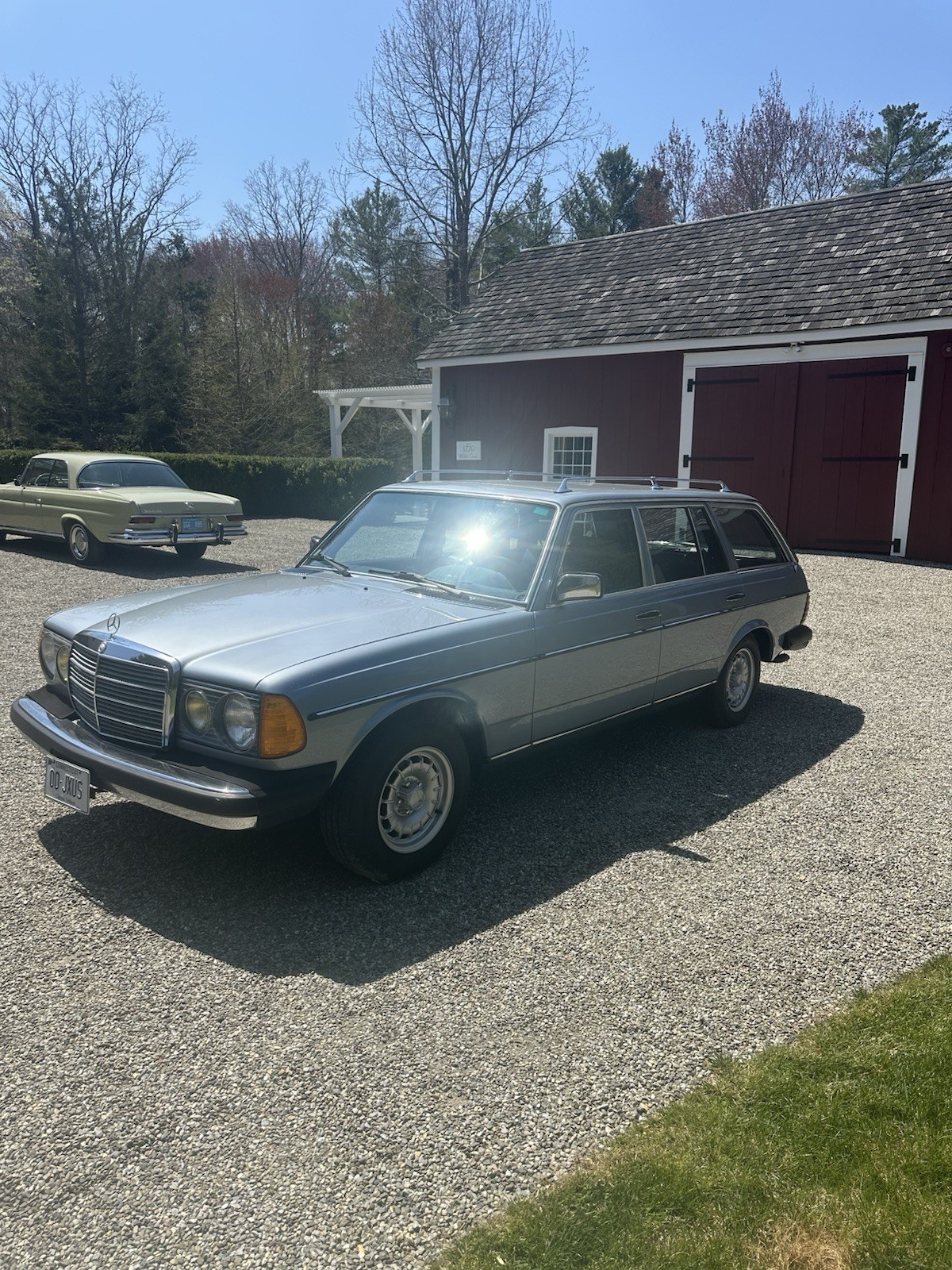Mercedes-Benz-300-Series-1982-6