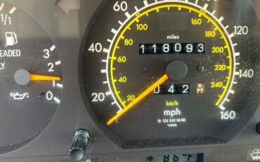 Mercedes-Benz-E-Class-1991-21