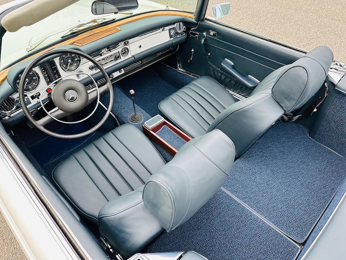 Mercedes-Benz-SL-Class-1969-3