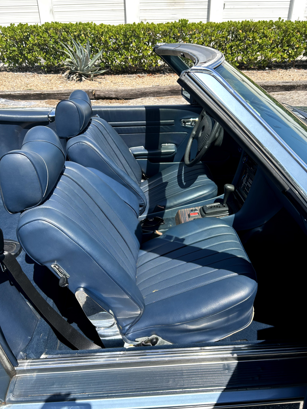 Mercedes-Benz-SL-Class-1979-19