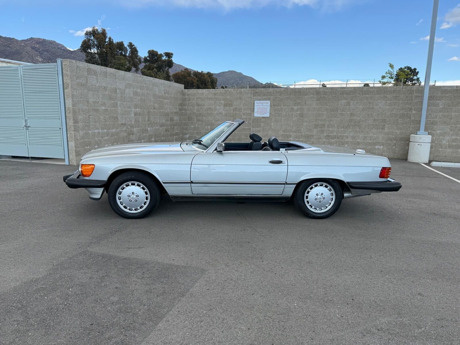 Mercedes-Benz-SL-Class-1988-3