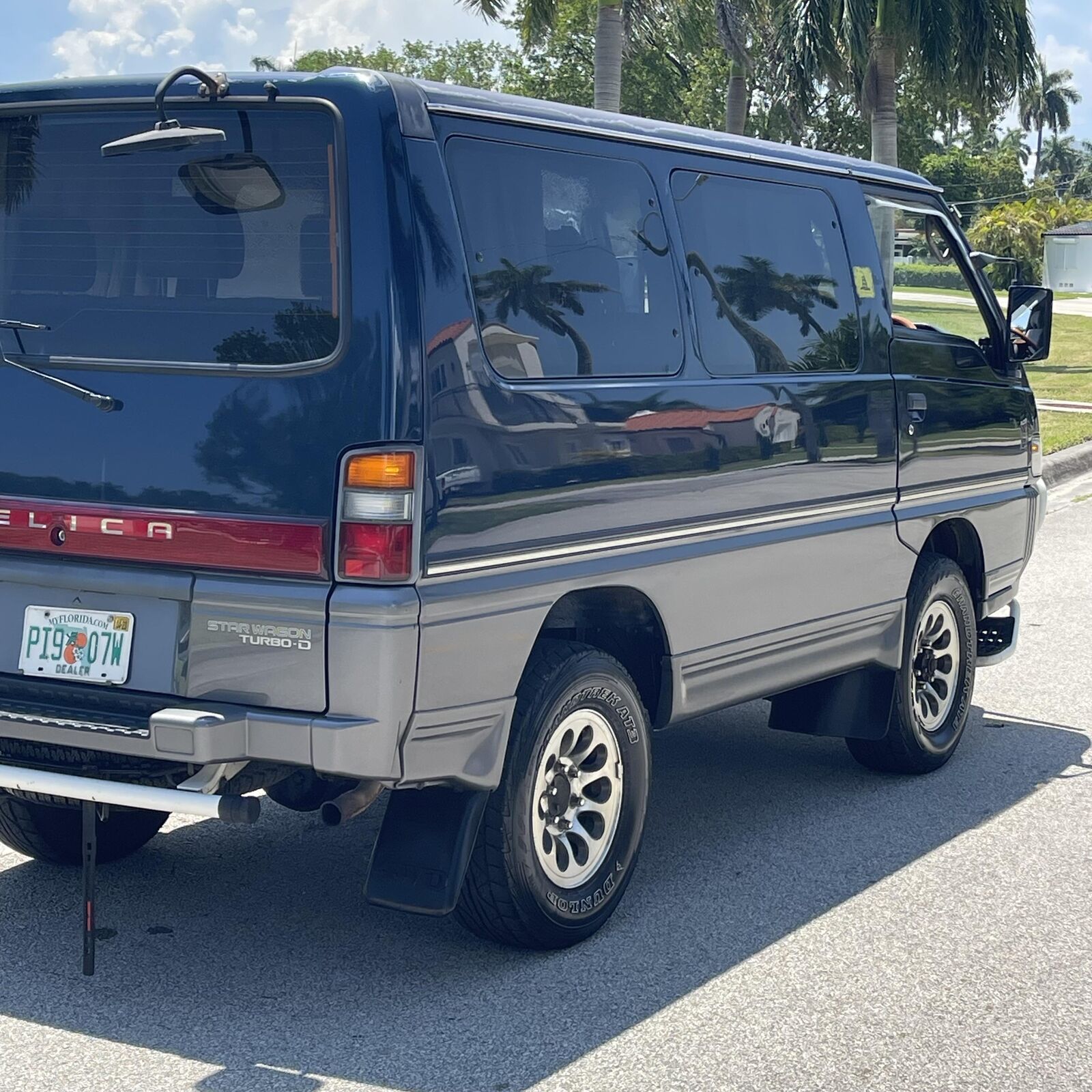 Mitsubishi-Delica-1995-10