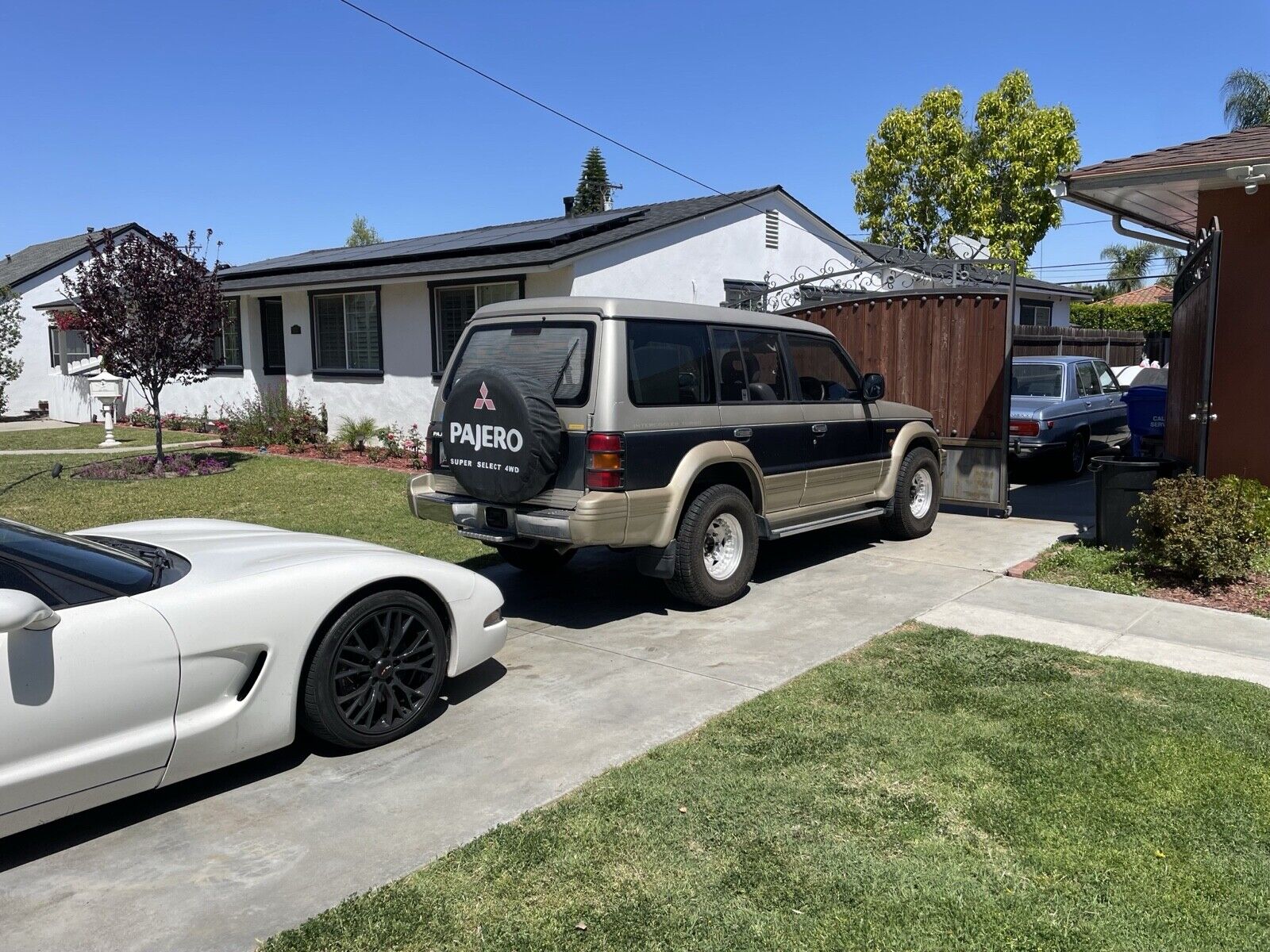 Mitsubishi-Pajero-1992-1