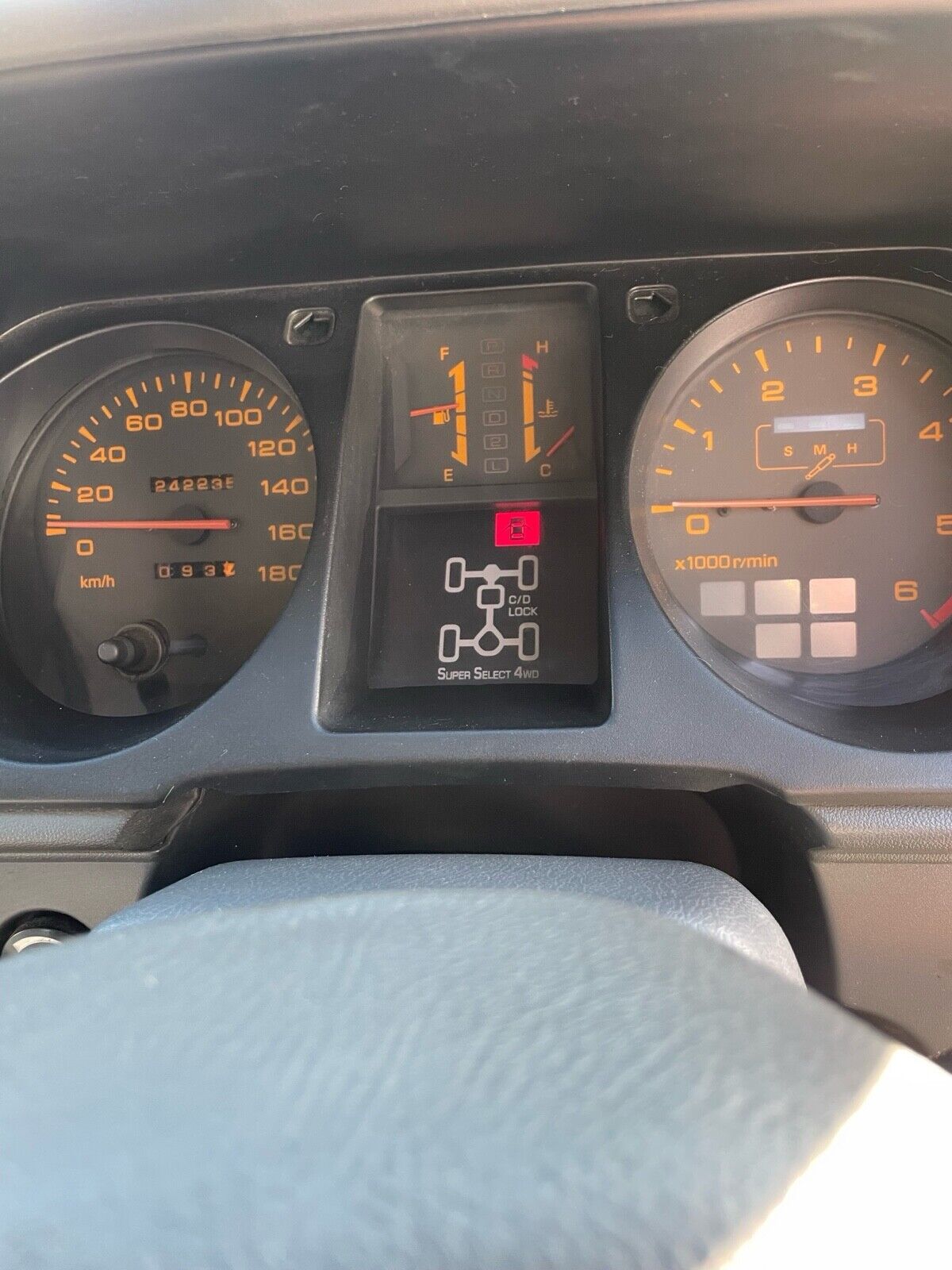Mitsubishi-Pajero-1992-10