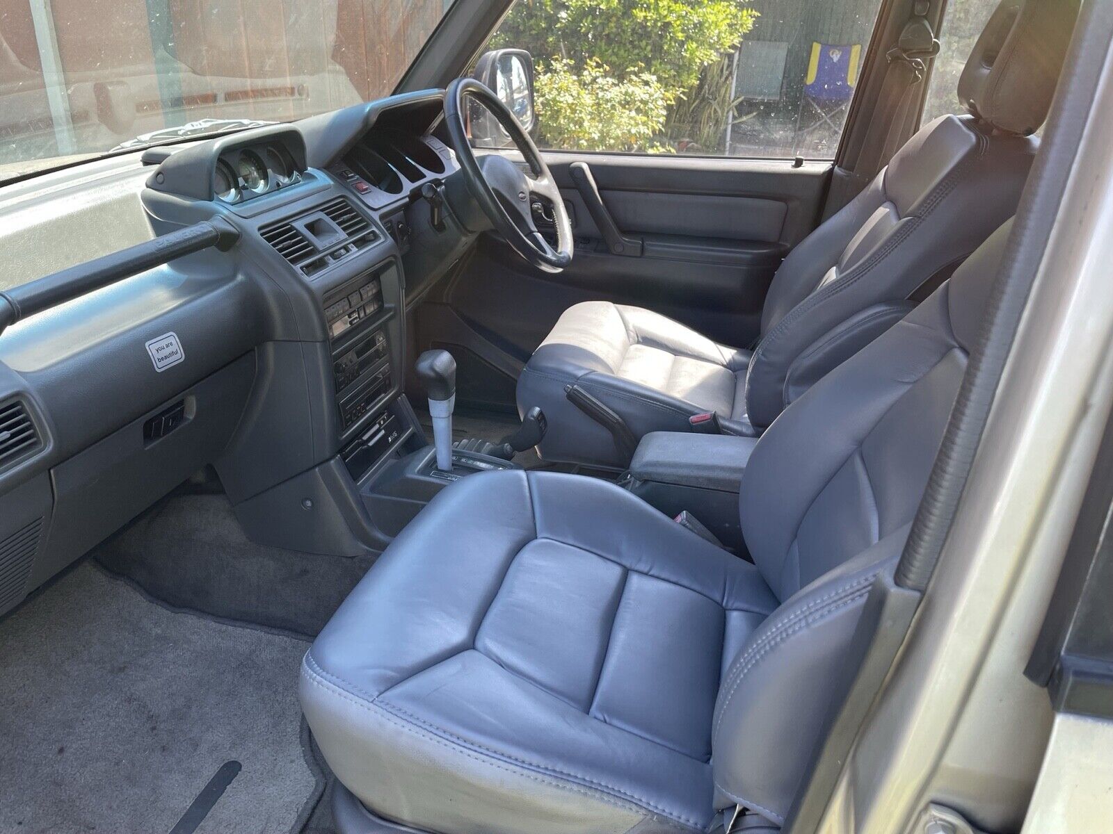 Mitsubishi-Pajero-1992-3