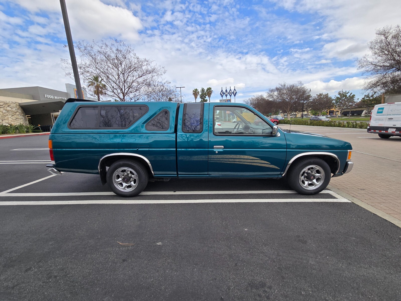 Nissan-Other-Pickups-1995-7