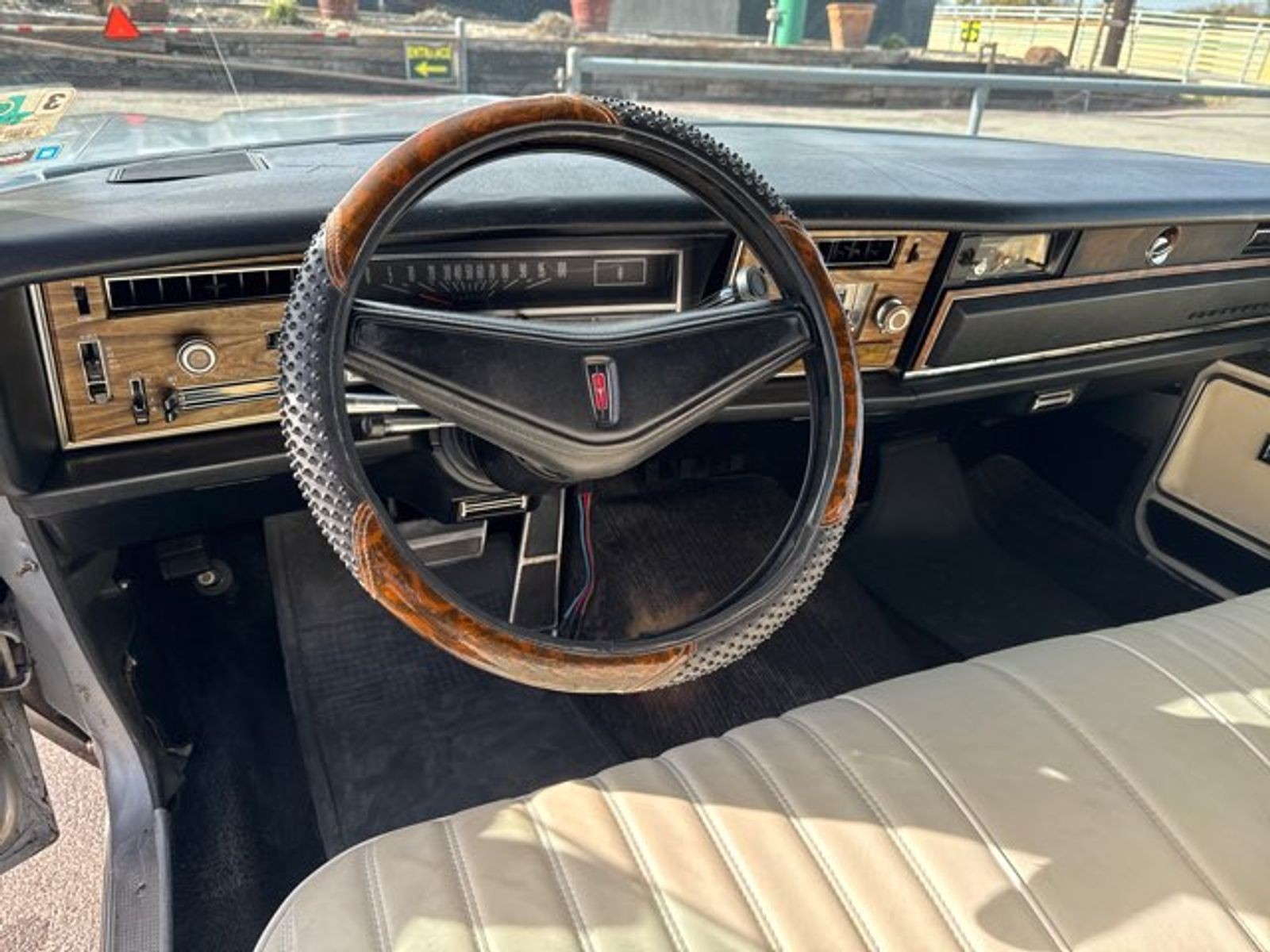 Oldsmobile-Eighty-Eight-1975-6