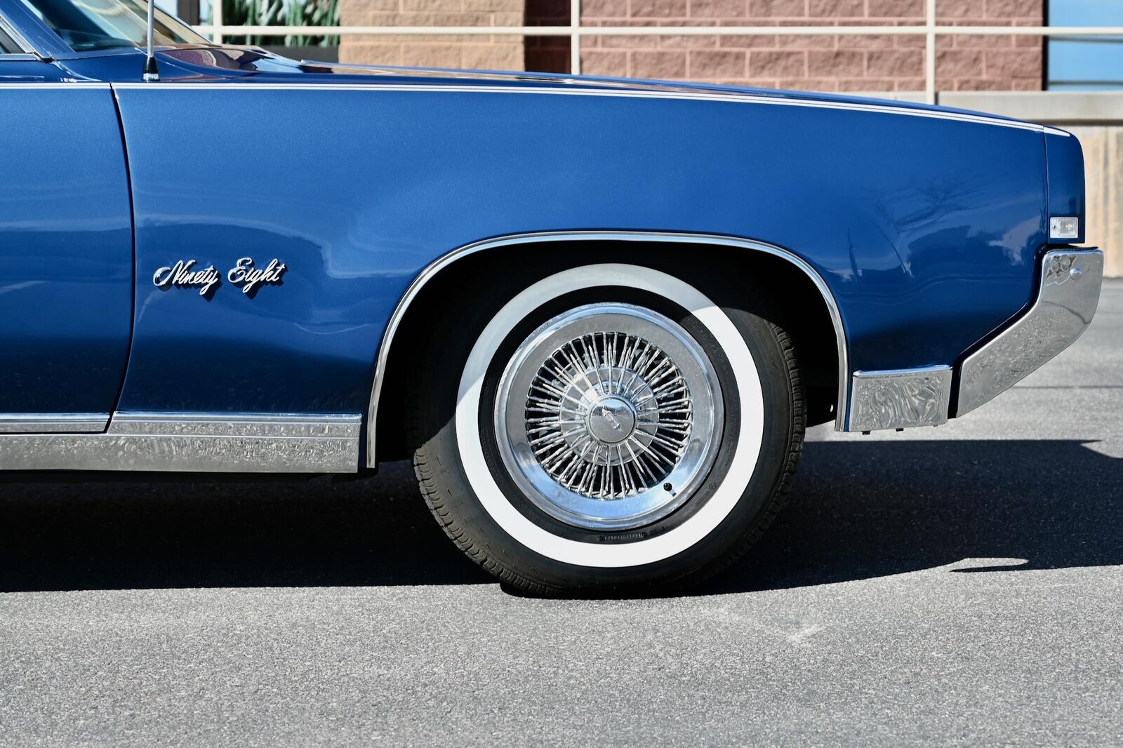 Oldsmobile-Ninety-Eight-1969-36