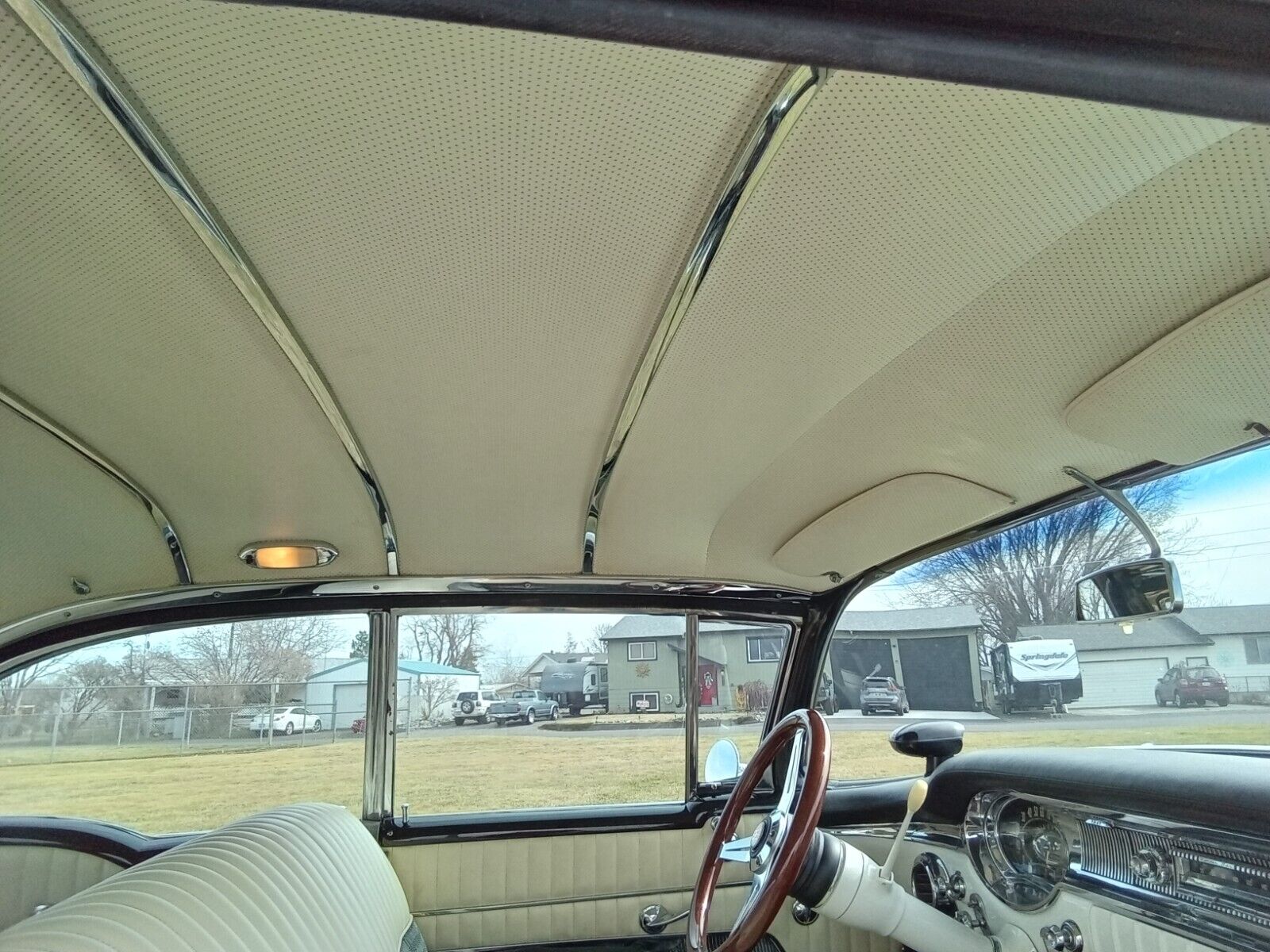 Oldsmobile-Supper-88-Holiday-1956-26
