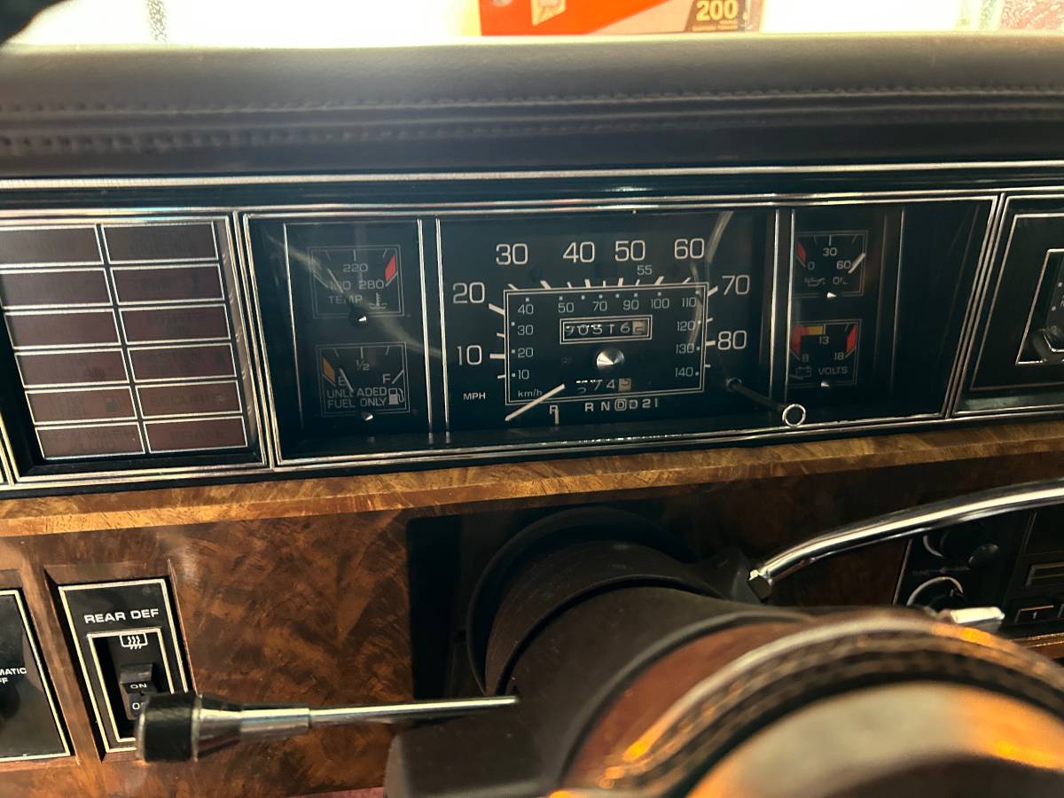 Oldsmobile-Tornado-1985-white-144841-6