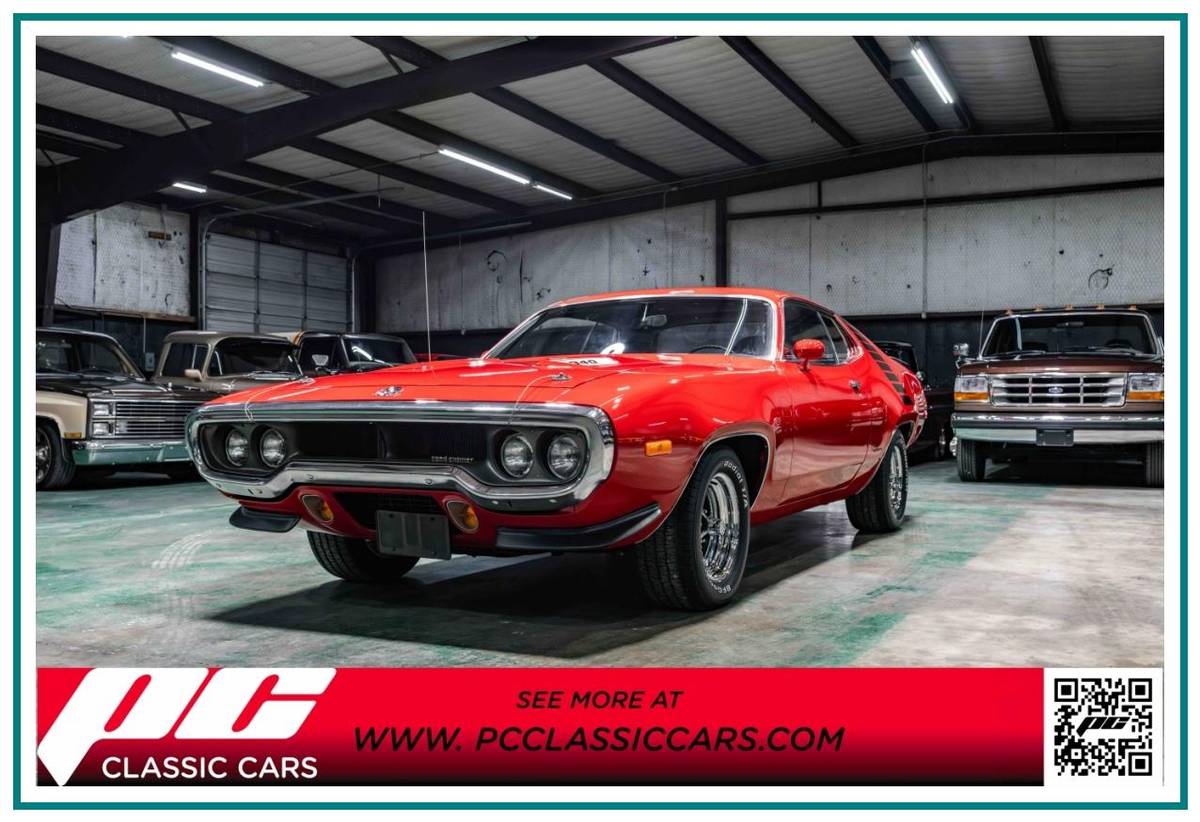 Plymouth-Road-runner-1972-red-32378