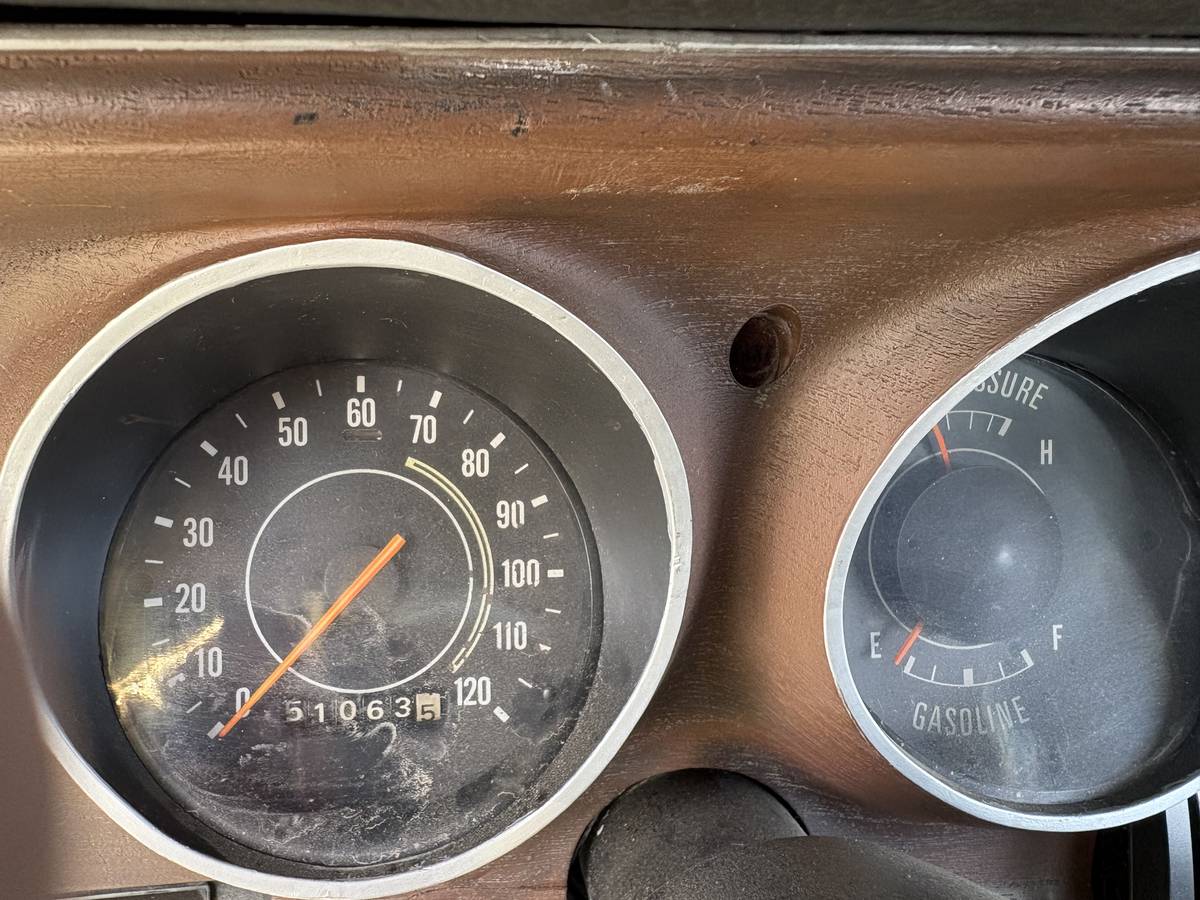 Plymouth-Roadrunner-1974-white-82178-5