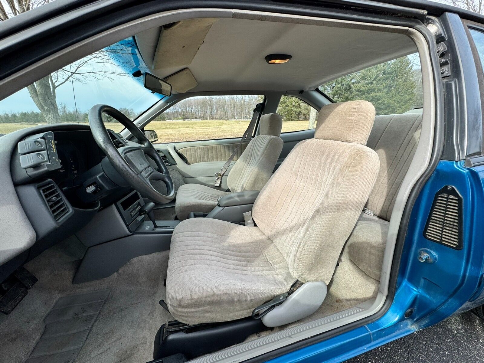 Pontiac-Sunbird-1993-18