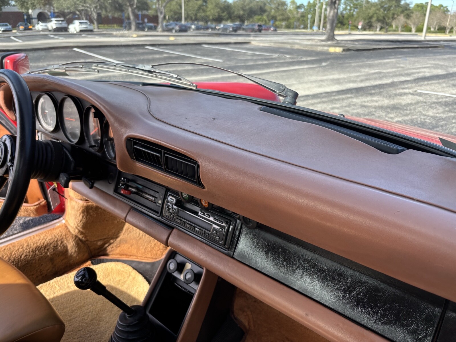 Porsche-911-1977-34