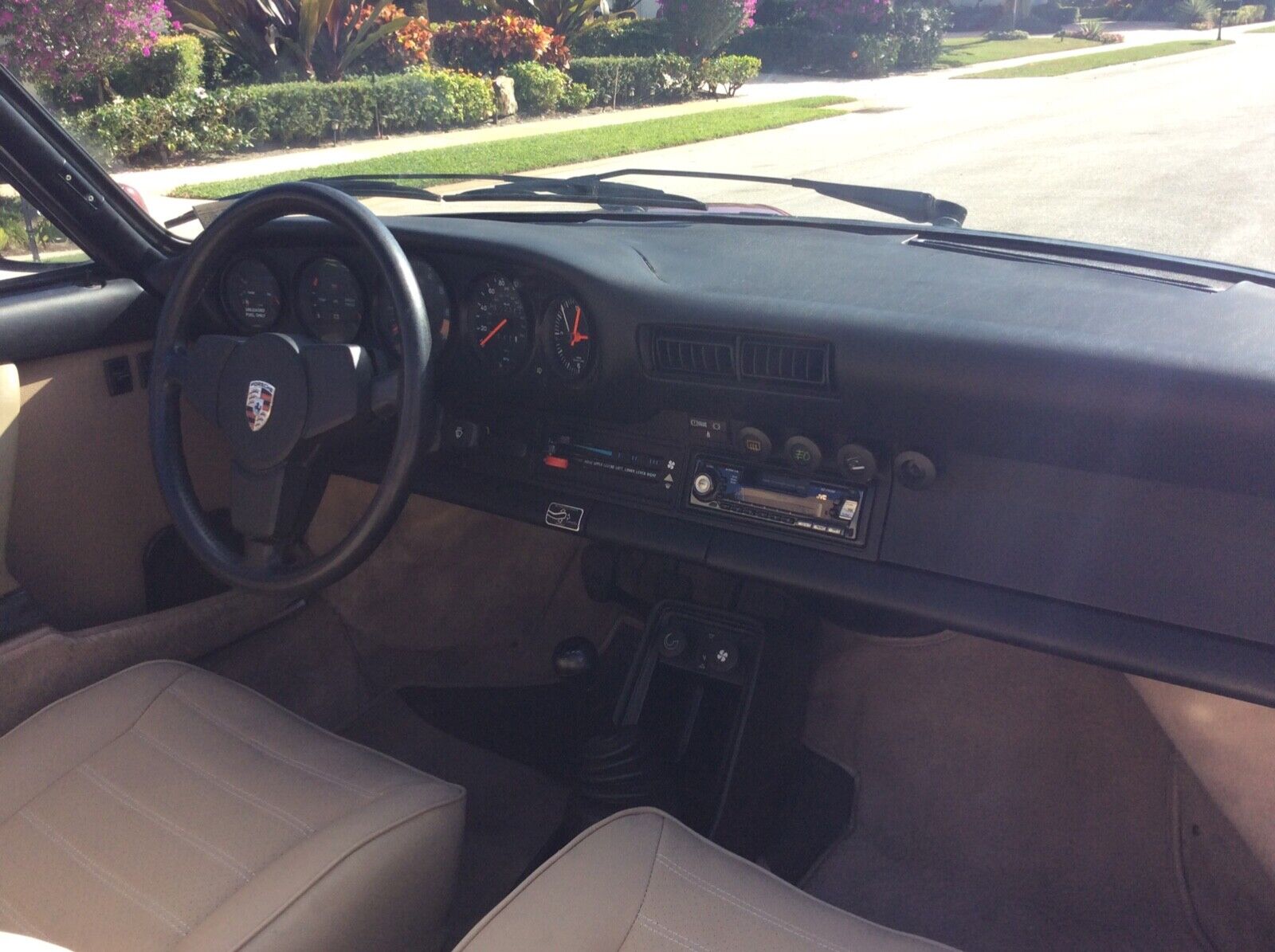 Porsche-911-1984-13