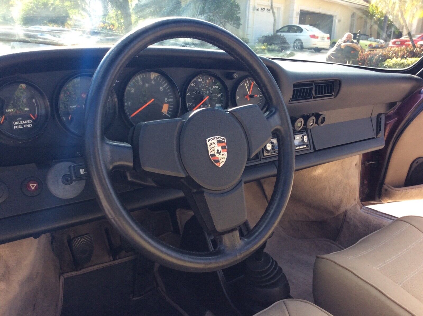 Porsche-911-1984-17