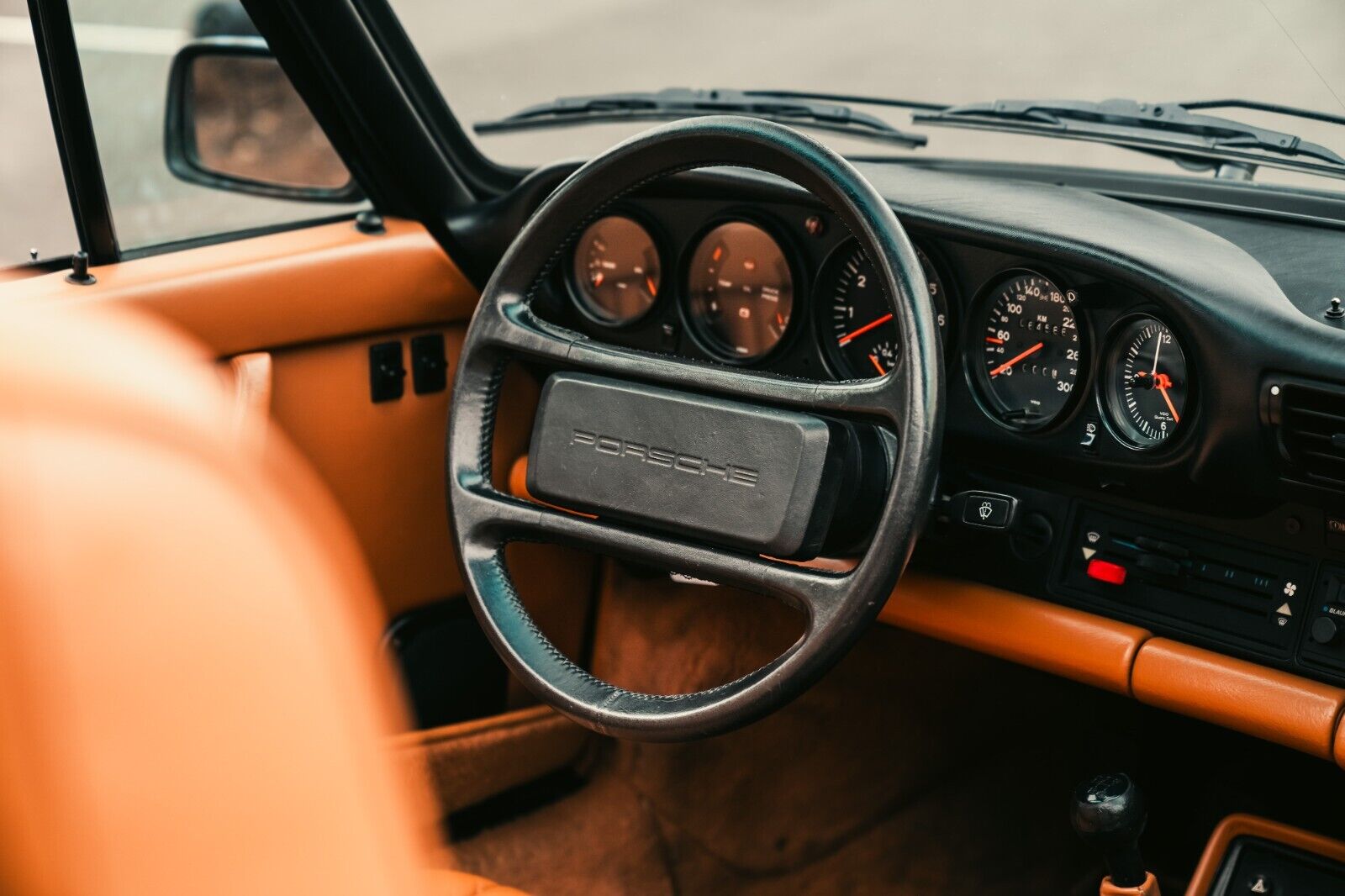 Porsche-911-1987-32