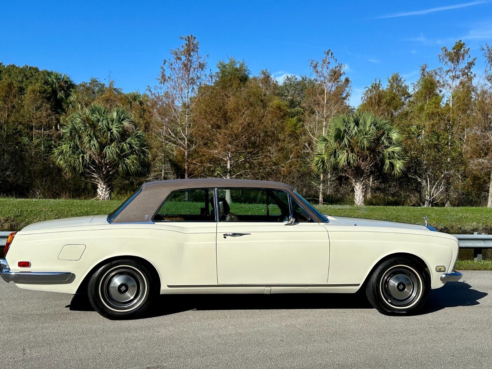 Rolls-Royce-Corniche-1973-19
