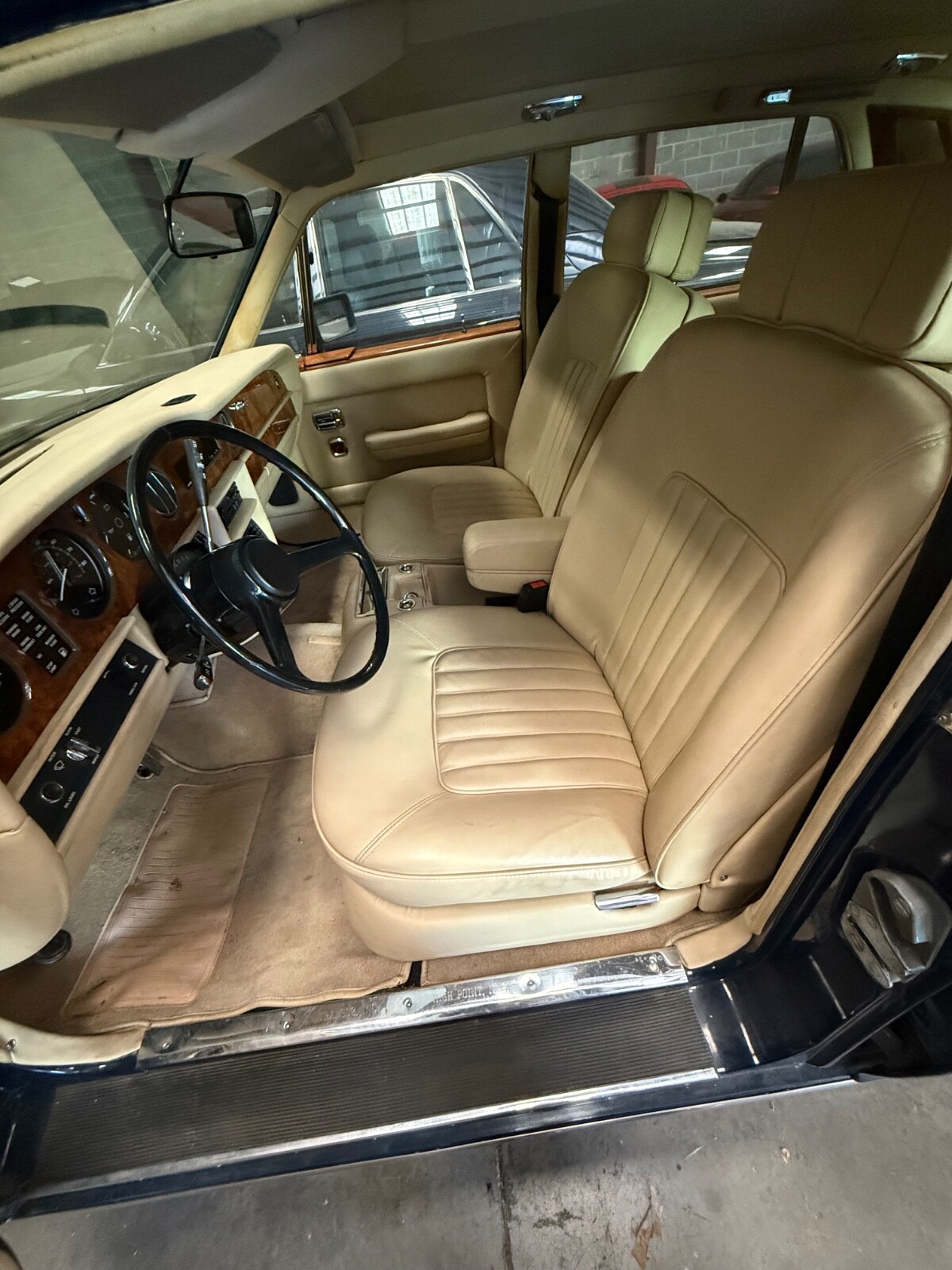 Rolls-Royce-Silver-SpiritSpurDawn-1982-5