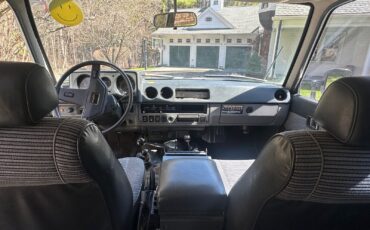 Toyota-Land-Cruiser-1985-13