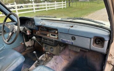 Toyota-Pickup-1982-25