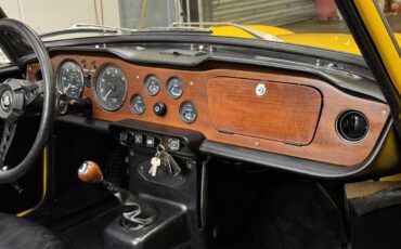 Triumph-TR-6-1969-17