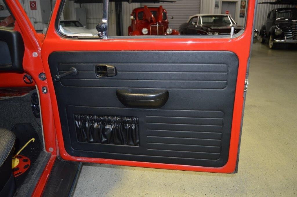 Volkswagen-Beetle-Classic-1971-24