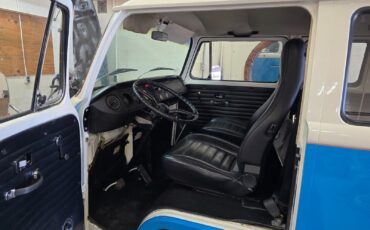Volkswagen-BusVanagon-1970-5