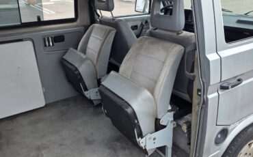Volkswagen-BusVanagon-1987-11