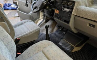 Volkswagen-Eurovan-camper-1995-white-4