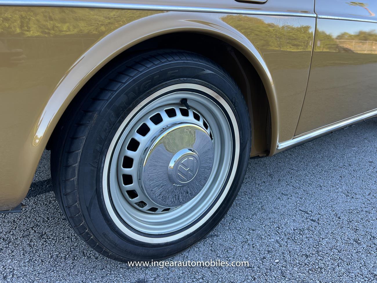 Volkswagen-VW-Variant-squareback-1976-25