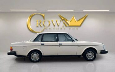 Volvo-240-dl-4d-sedan-1982-282278-18