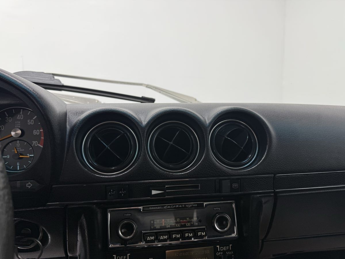 450-SL-Mercedes-1976-20