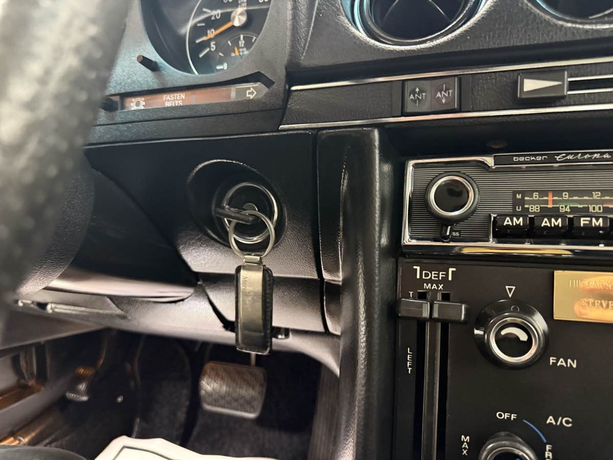 450-SL-Mercedes-1976-22