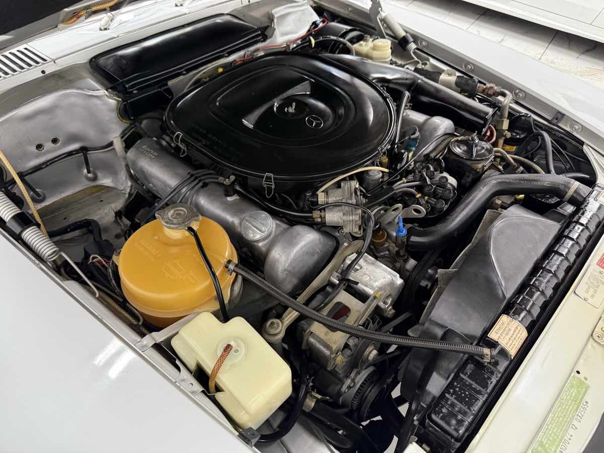 450-SL-Mercedes-1976-35